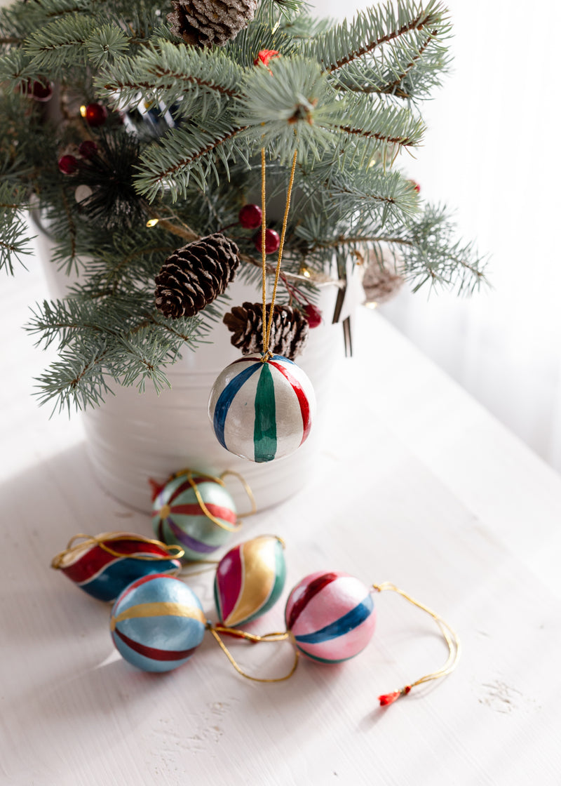 XMAS Rainbow Striped Balls - White